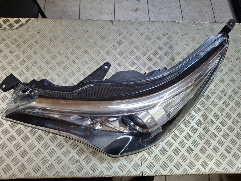 Фара левая передняя led toyota avensis 3 drugi рестайлинг  2015r- в Украине