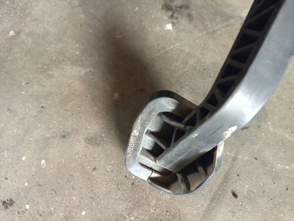 фото №5, Audi a3 s3 8l 1999 педаль сцепления 1j1721059q