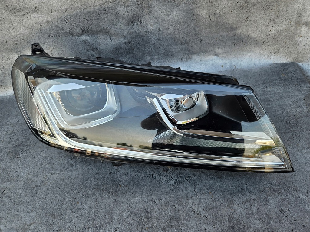 фото №1, Лампа перед права vw touareg ксенон