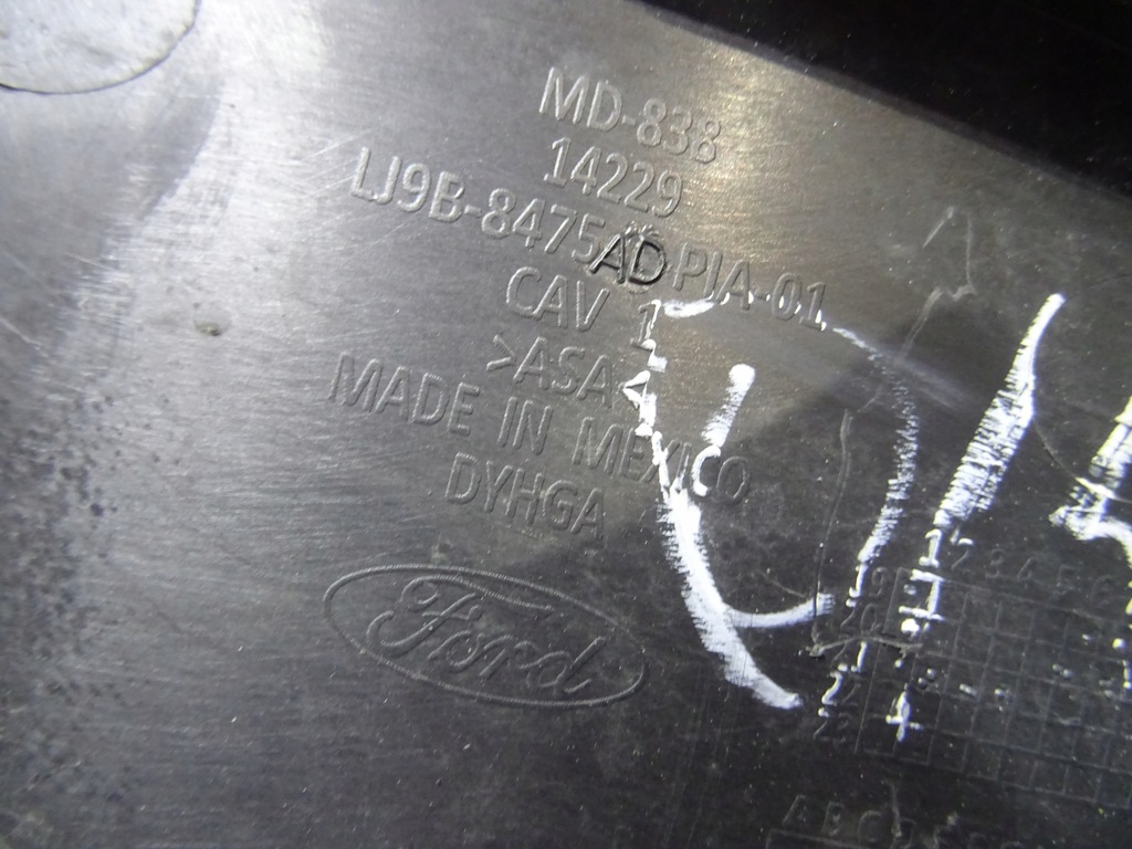 фото №14, Ford mustang mach-e - решітка середня бампера lj9b-8475ad