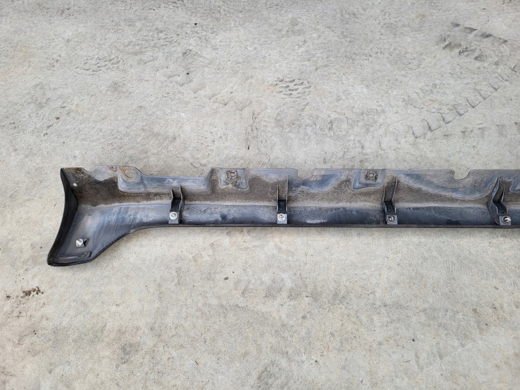 Купить Toyota yaris 1 04r ts sport 5d порог правый  накладка
