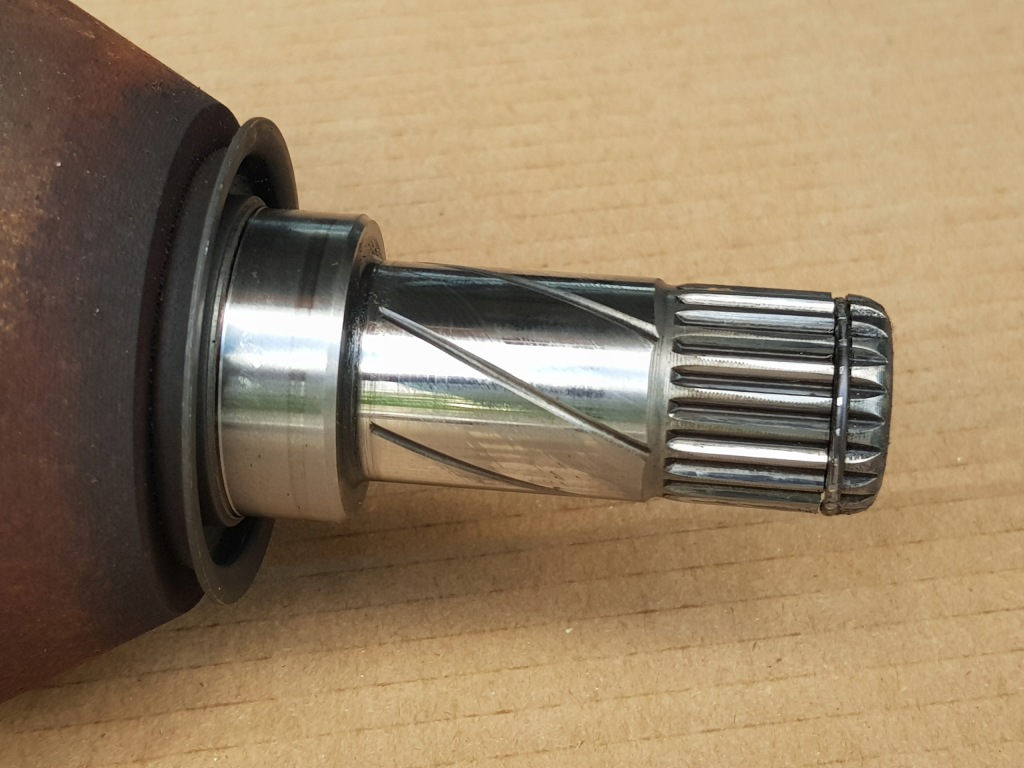 Приводной вал правый  перед opel vectra c signum 1.8 16v 140km z18xer механическая коробка передач исправна Киев