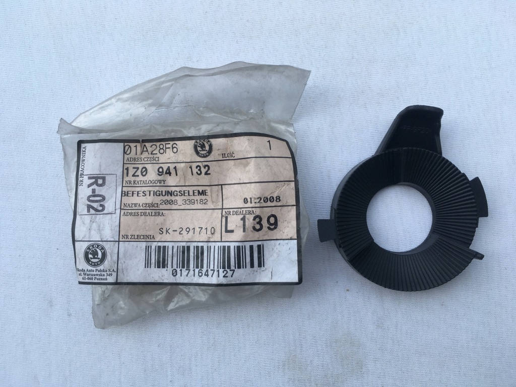 фото №1, Подкладка направляющая фара правого octavia ii