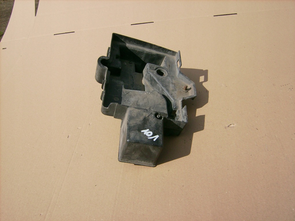 Основание корпус аккумулятор chrysler voyager iv 04860858 с Разборки