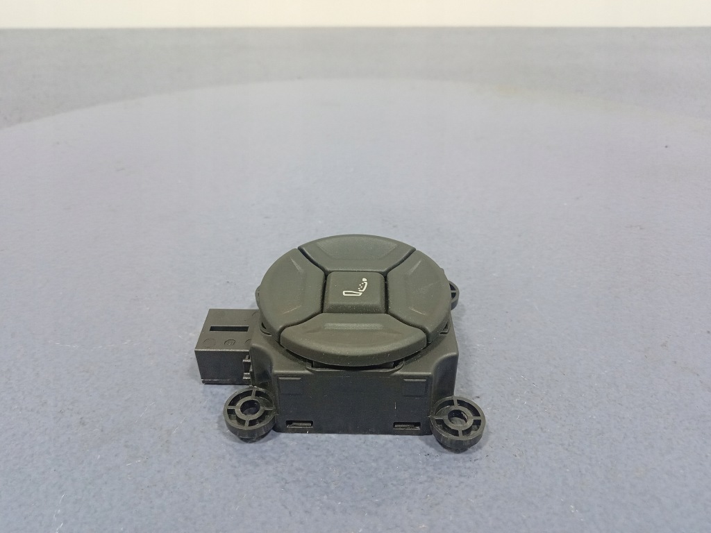 фото №1, Audi q8 rsq8 4m8 кнопка підтримка поперек лівий 4k0959777a