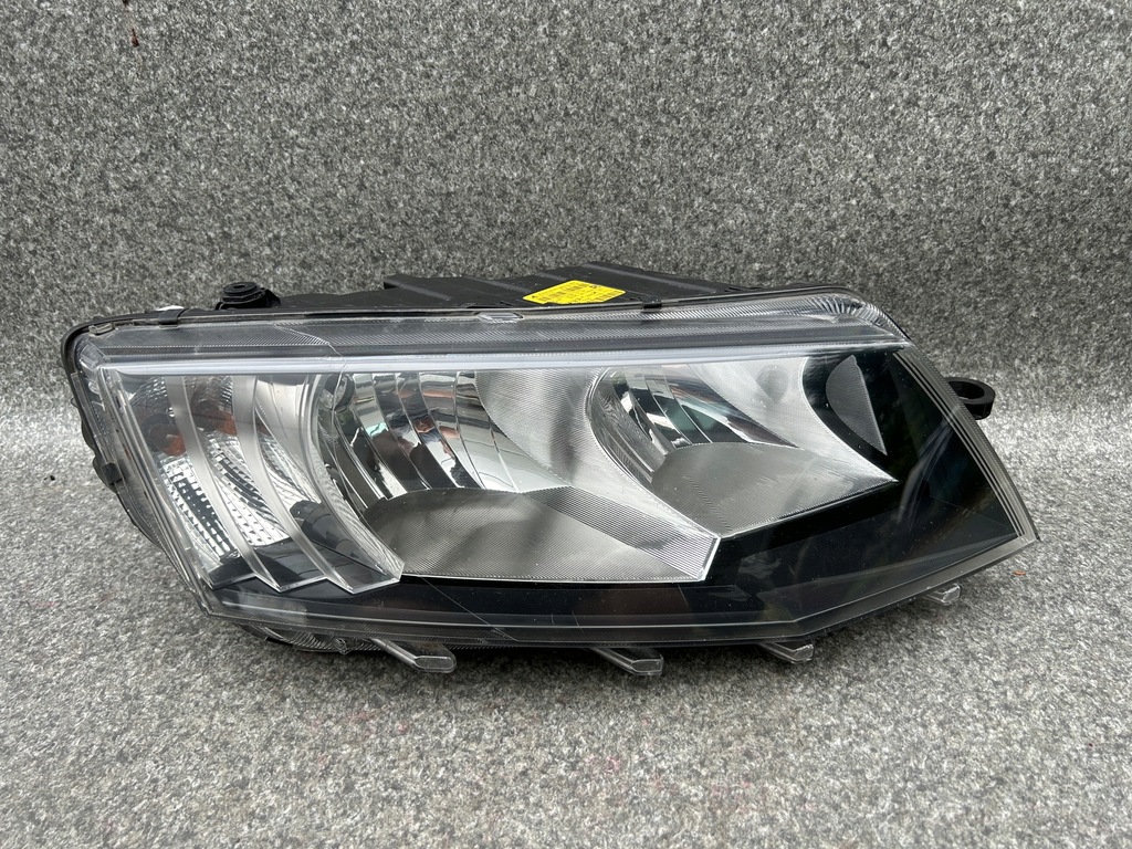 фото №1, Лампа правая передняя skoda octavia iii h7 5e1941018