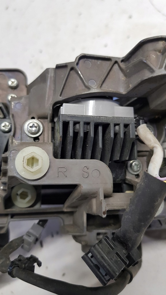 фото №12, Линза лампа правая перед lexus ux 200 250