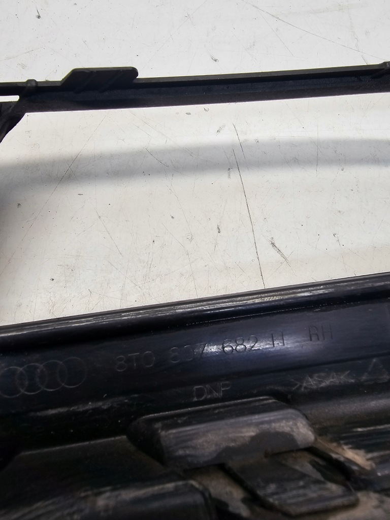 Решётка решётка  бампера правый  audi a5 8t рестайлинг  8t0807682h Цена