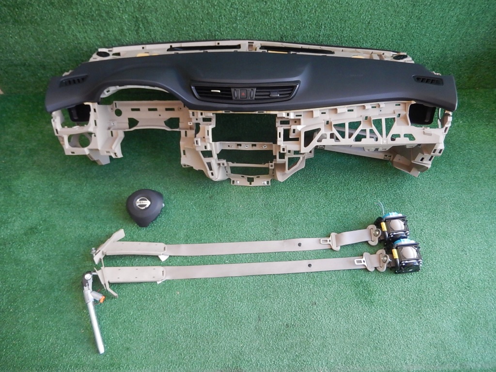 фото №1, Приборная панель konsolapoduszki ремни x-trail t32 lift светлая