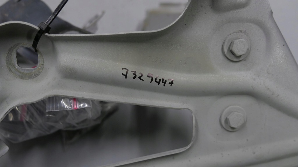 фото №8, Bmw x1 f48 кронштейн крыла lewego 7351515 7355991 7329447