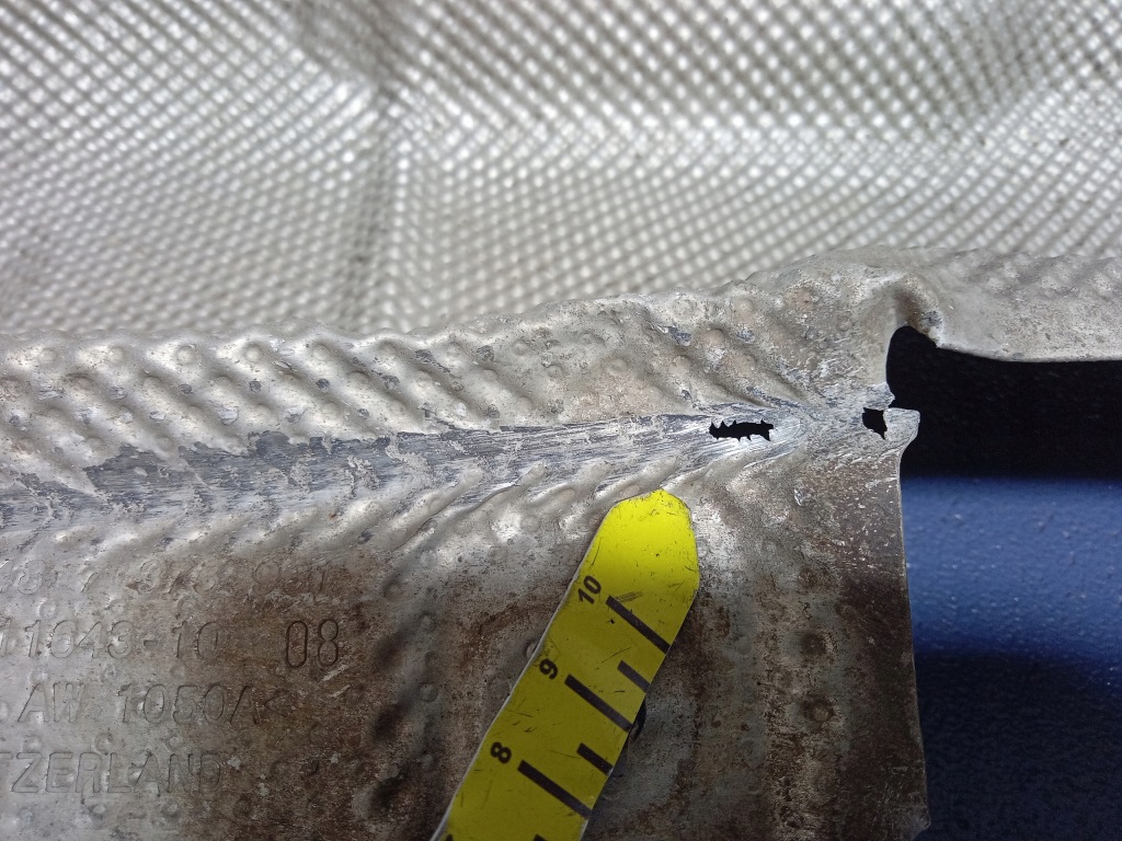 Bmw 5 g30 g31 накладка плита теплова бака пального 7375961 Недорого