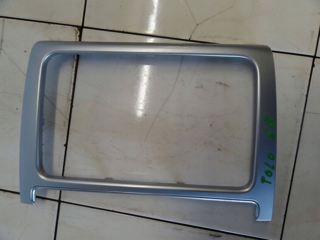 фото №1, Vw polo v 6r 2012 рамка корпус защита радио навигации 6r0858069