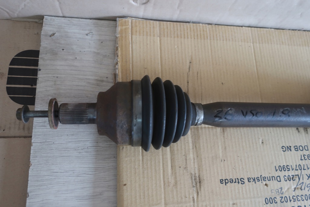 фото №2, Volvo s40 ii v50 привідний вал права довга 1.8 b 04-