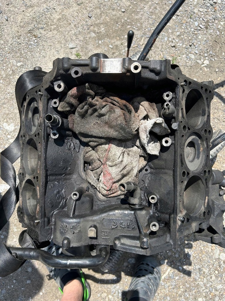 фото №7, Audi a6 c6 3.0tdi bks блок двигуна, dół двигуна 059011ar