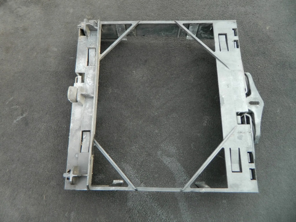 Купить Bmw f01 f10 550i рамка защита радиатора масла 7572543