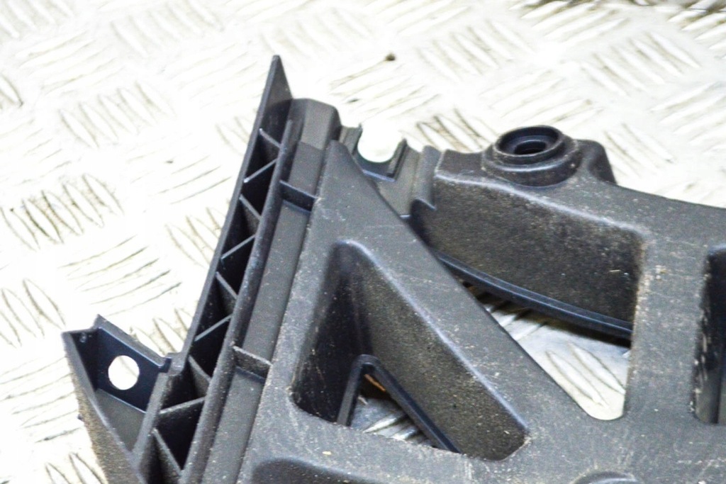 фото №6, Jaguar i-pace x590 задній правий кронштейн бампера j9d3-17b930-a 2019