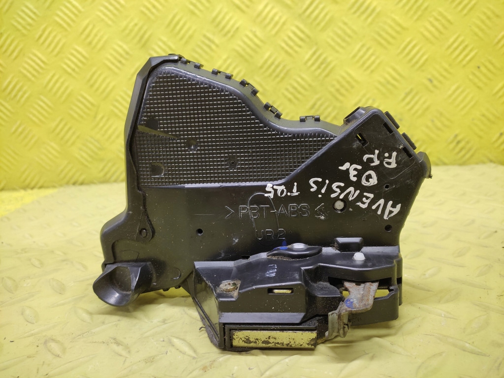 фото №2, Toyota avensis t25 замок дверь правый перед