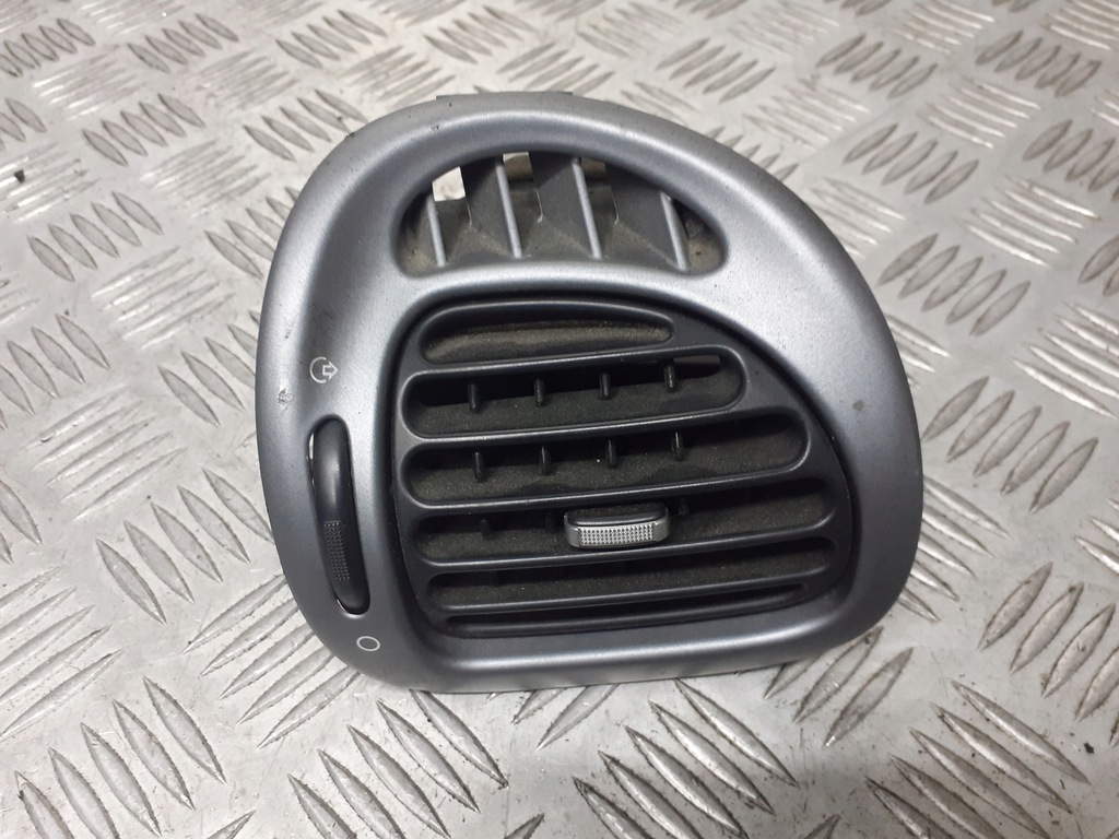 фото №1, Решётка обдув правая citroen xsara picasso