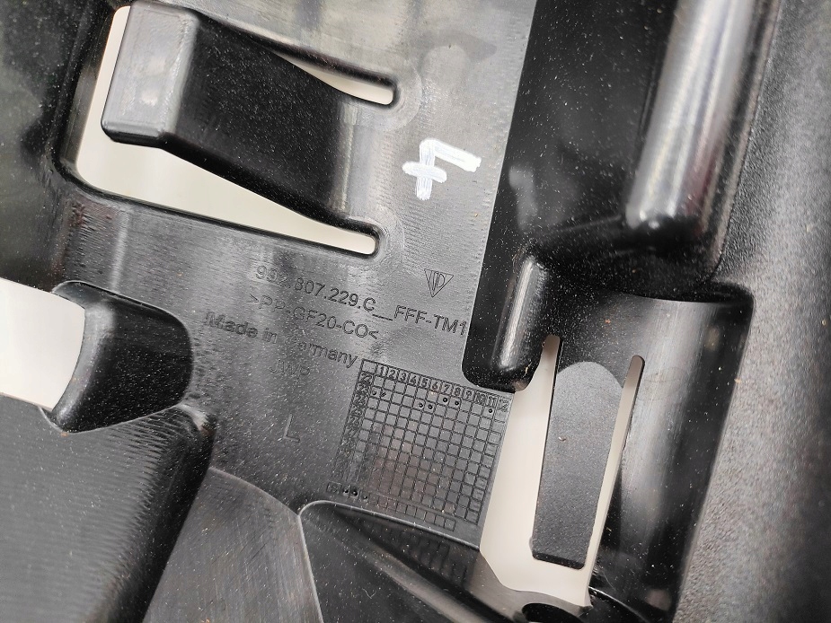 Впуск решітка рамка жалюзі бампера перед 992807229c porsche 992 Зі Шроту