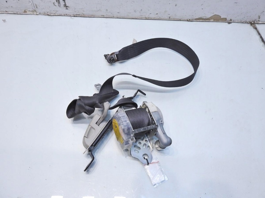 Ремень безопасности натяжитель правый  перед subaru forester 3 7r3010-p с Разборки