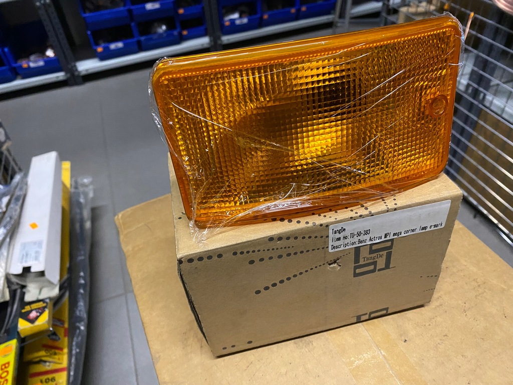 фото №1, Поворотник mercedes actros mega space новый!!