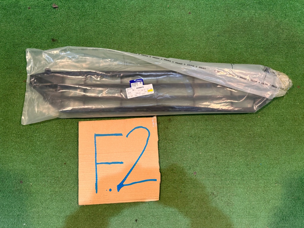 фото №10, Volvo xc60 ii решётка средняя бампера 32296070