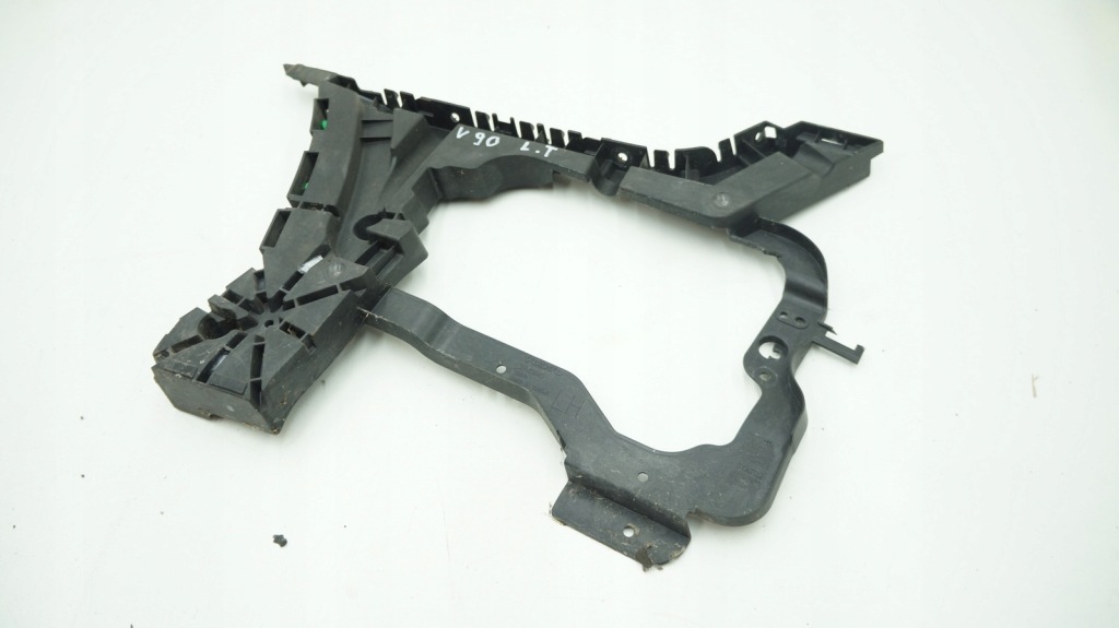 фото №1, Volvo v90 направляющая бампера задняя левый 31425065