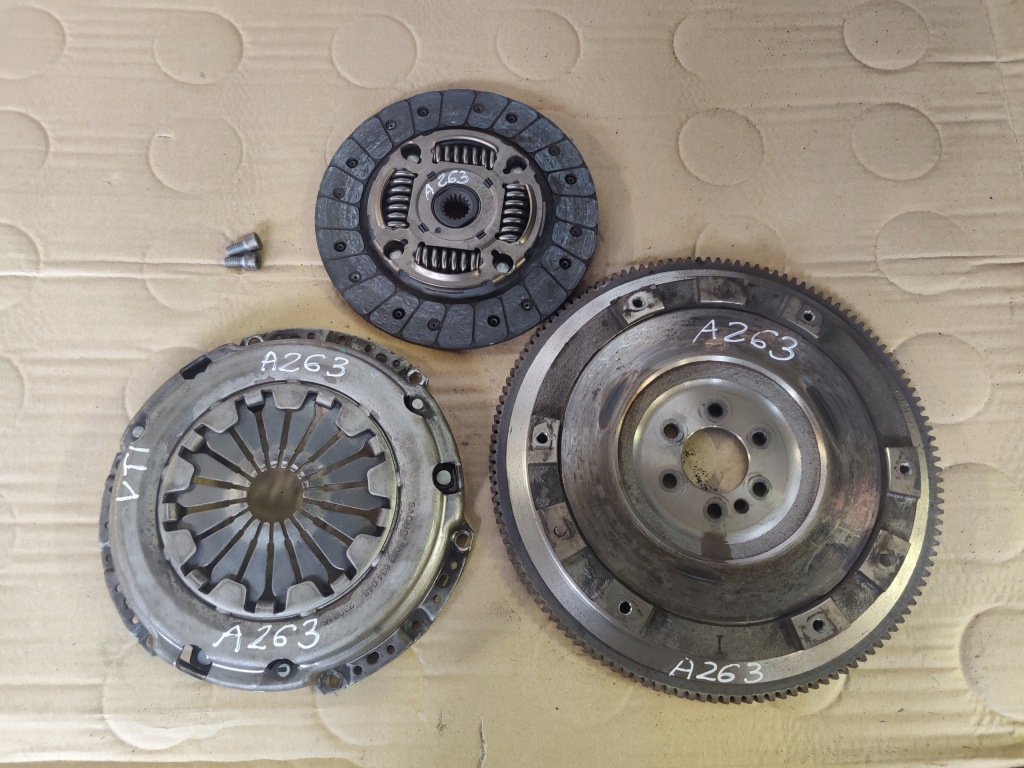 фото №1, Peugeot mini 1.6vti колесо маховик v756176580 диск прижим a263