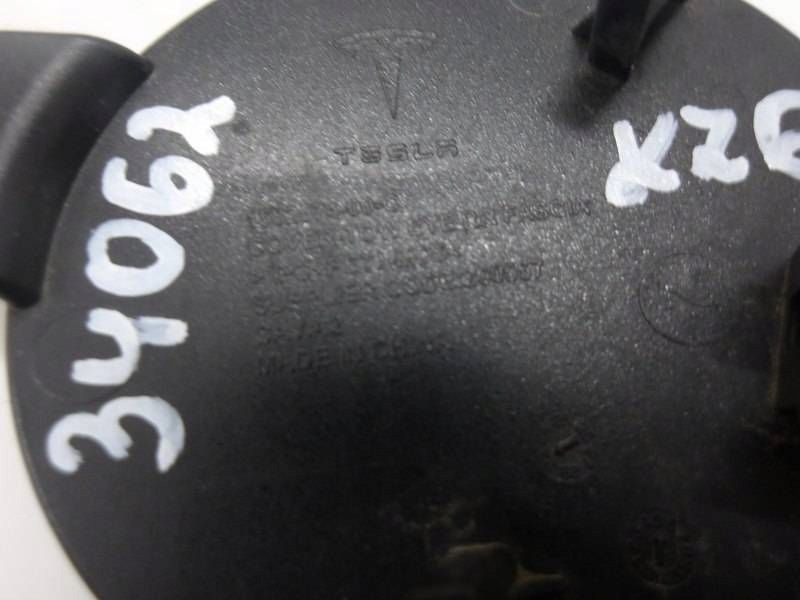 фото №3, Tesla model 3 заглушка hak бампер задня