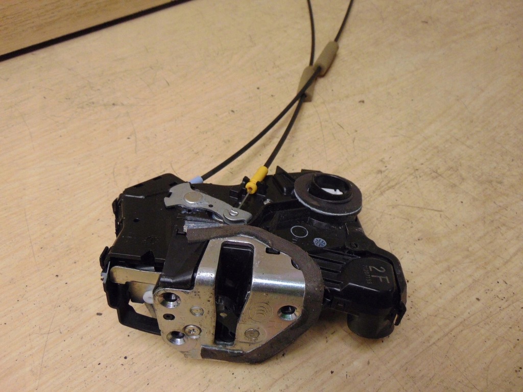 фото №4, Замок двері правий перед toyota corolla e15 europa