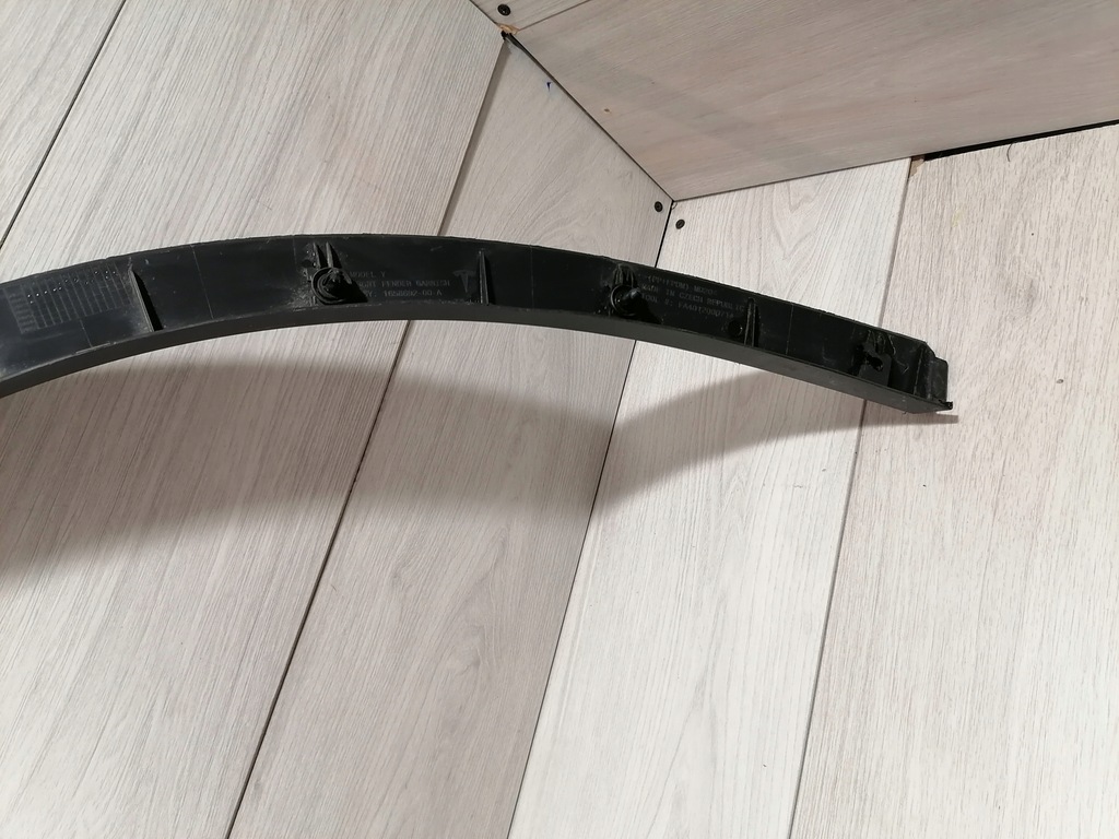 фото №8, Tesla y молдинг крыло правый перед 1658692-00-a