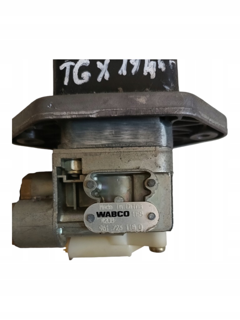 фото №7, Клапан тормоза ручного man tgx 9617231180