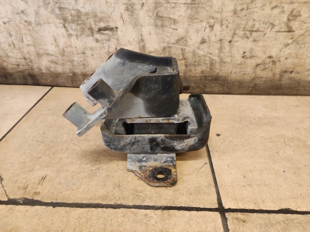 фото №6, Кронштейн кронштейн подушка двигуна d max ii 2 1.9 ddi