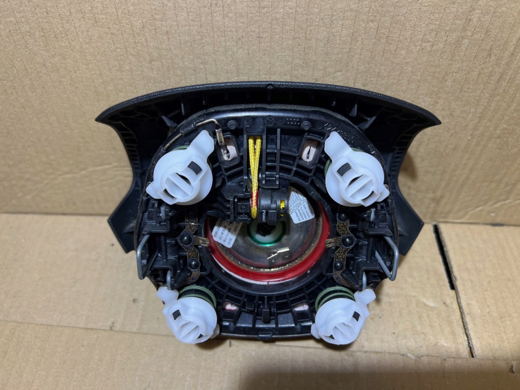 Audi a4 b8 рестайлінг  подушка повітряна подушка безпеки водія 4 спицевий 8k0880201ac Ціна