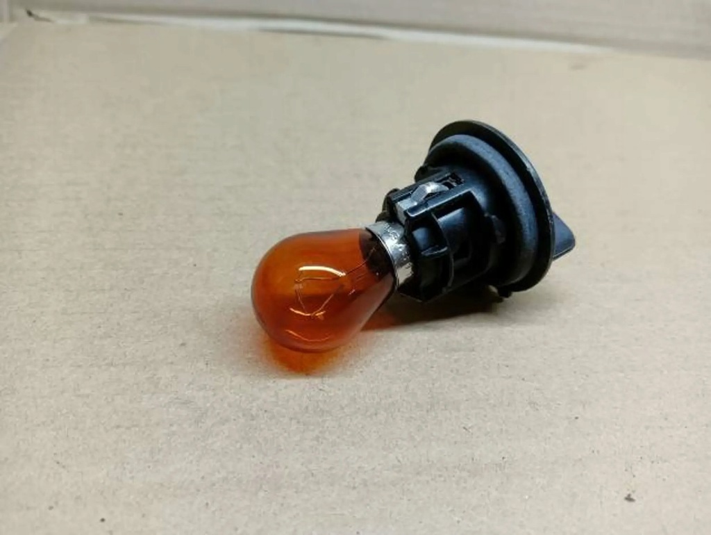 фото №1, Цоколь лампочка лампи перед skoda rapid