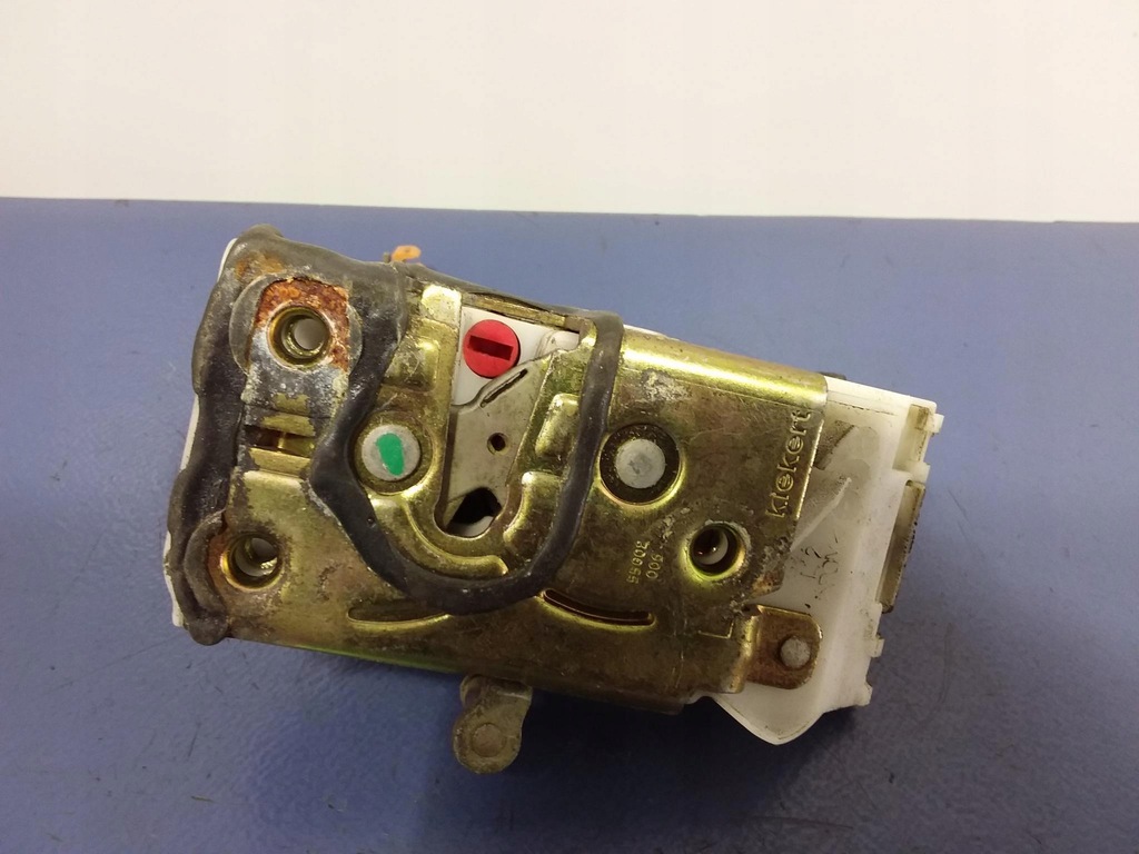 фото №1, Toyota avensis t22 замок левый задняя