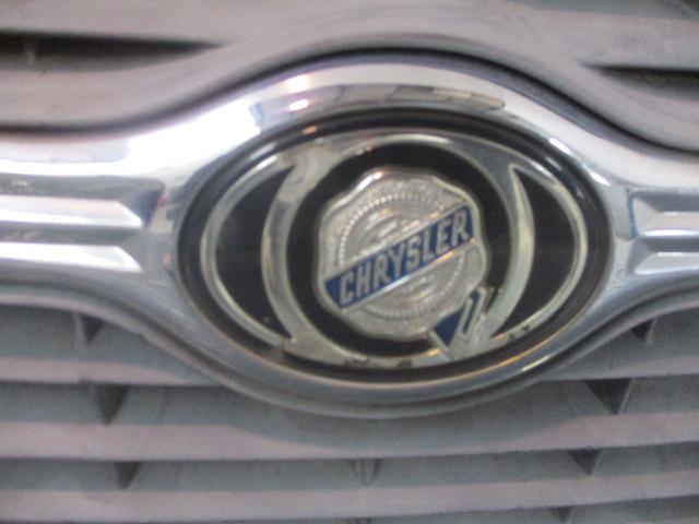 фото №2, Chrysler voyager iv решётка радиатора решётка радиатора эмблема