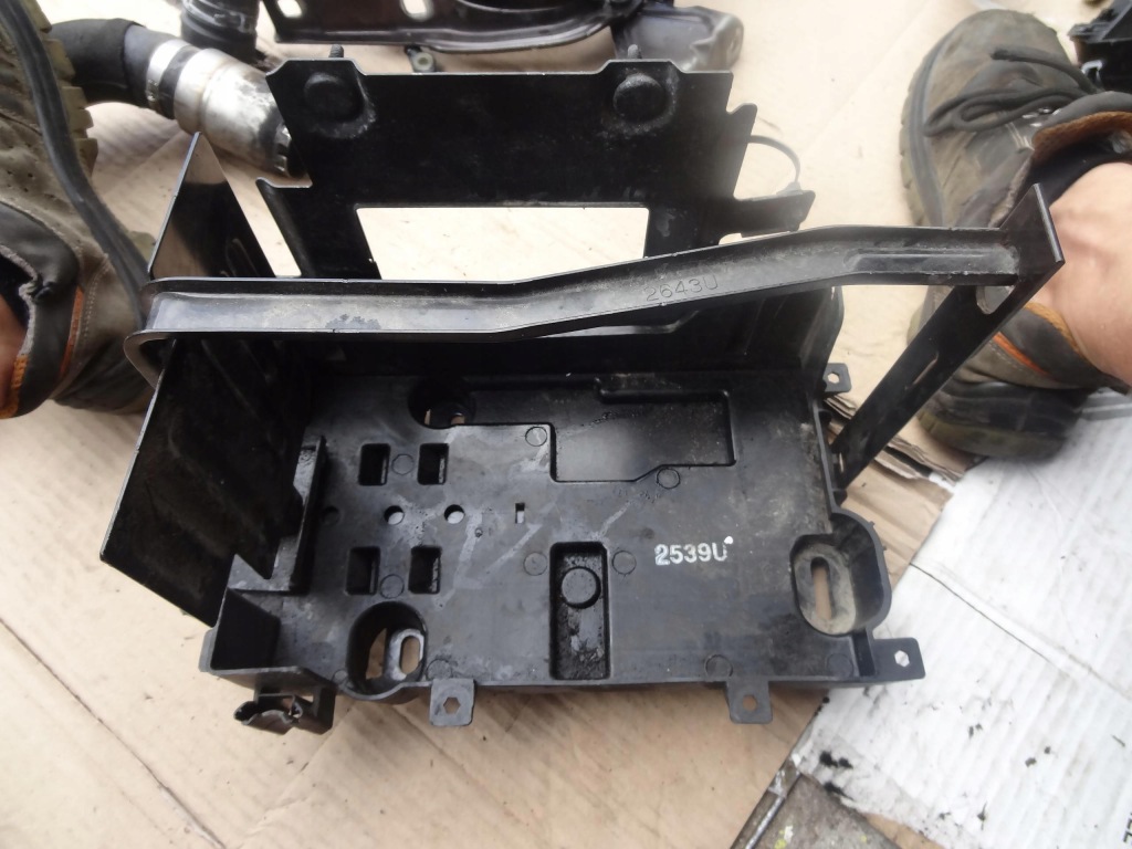 Основание корпус аккумулятор opel mokka a 1.6 cdti 95418182 95433477 Цена