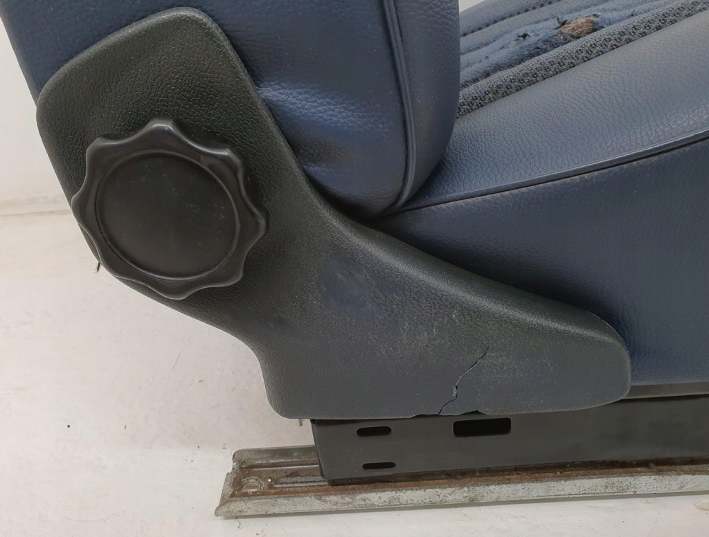 Купити Сидіння водія лівий перед niebieski mercedes w115 w114