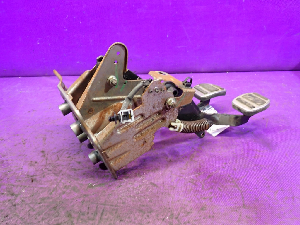 фото №8, Peugeot 207 06-09 1.4 vti педалі зчеплення гальма датчик 9685102080