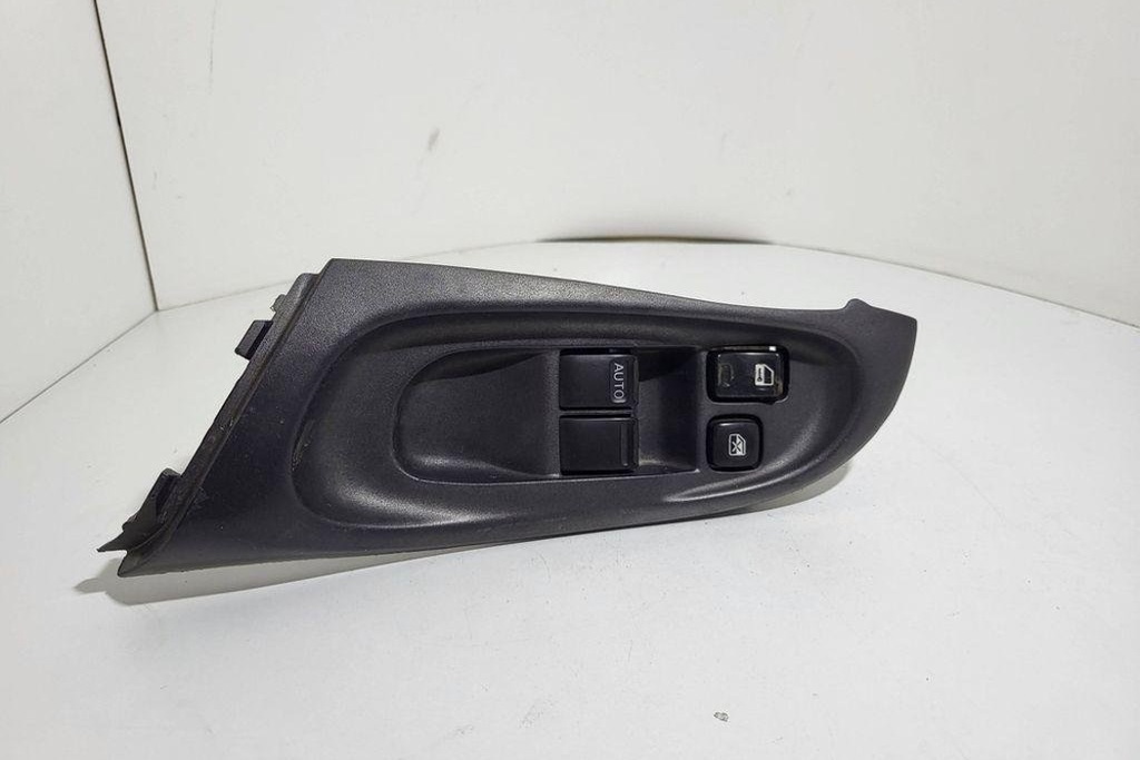 фото №13, Кнопка управление окон задних левых дверь nissan