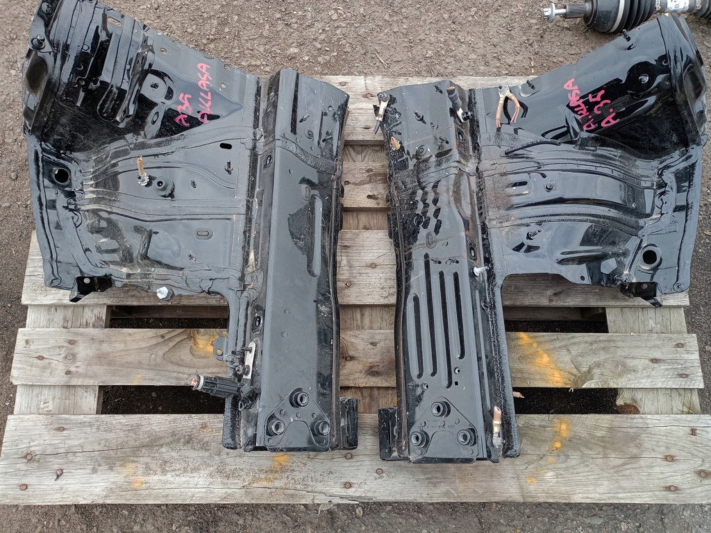 фото №1, Четверть лонжерон rh lh mercedes a-klasa w177