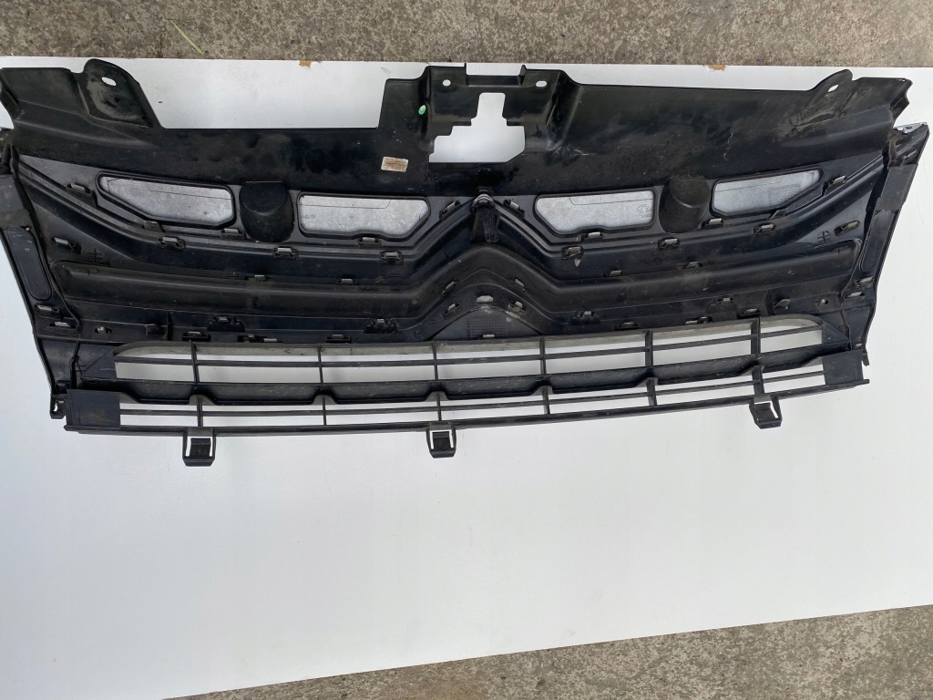 Решітка  citroen jumpy рестайлінг  2012-2015 Зі Шроту