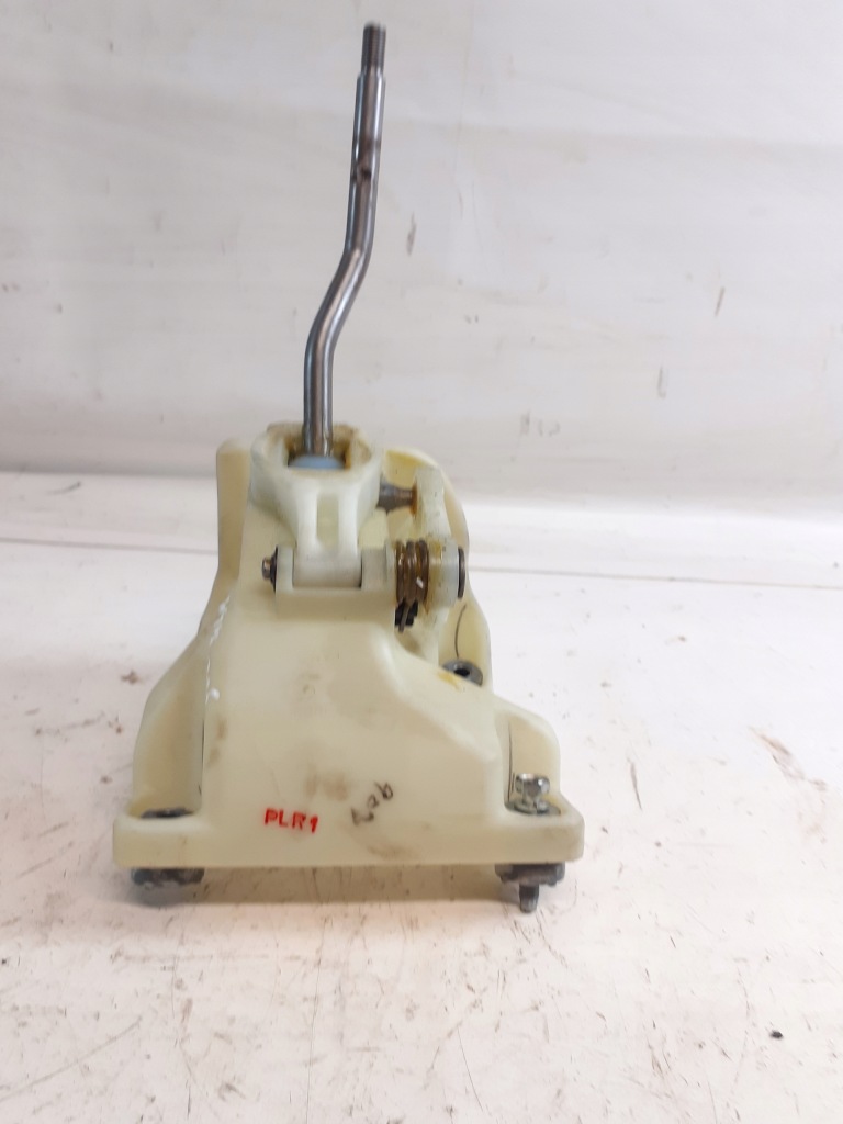 фото №3, Hyundai i10 i домкрат переключения передач