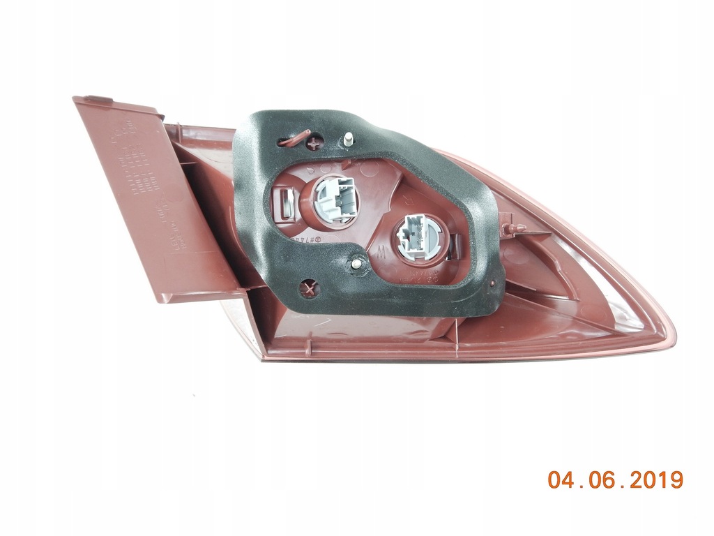 фото №4, Mazda оригинальный номер bp4k51150e лампа задняя комбинированная