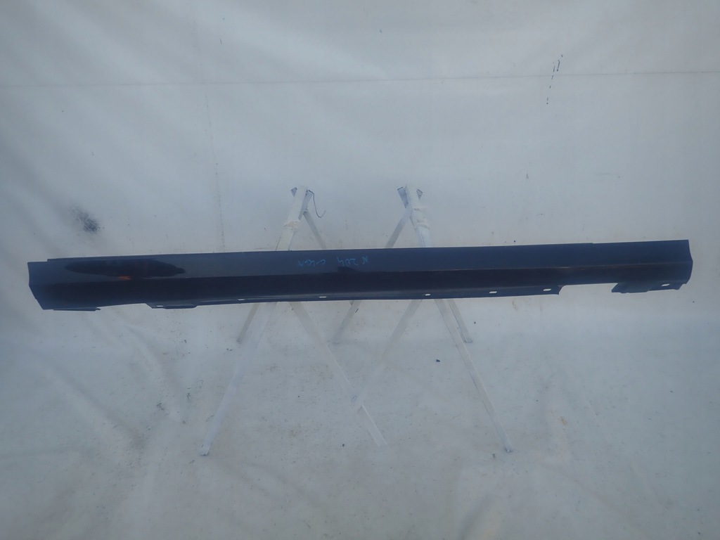 фото №1, Mercedes-benz оригинальный номер a2046900440 молдинг порог