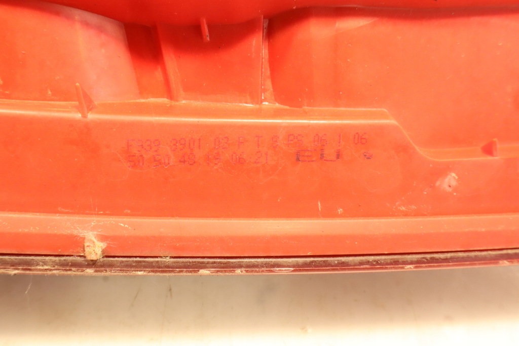 Лампа права задня w кришка багажника alfa romeo 159 sedan Зі Шроту