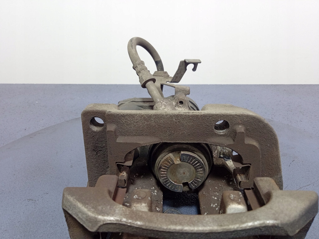 фото №5, Bmw 3 g20 2.0d 190 km супорт задня правий скоба 40/300/20