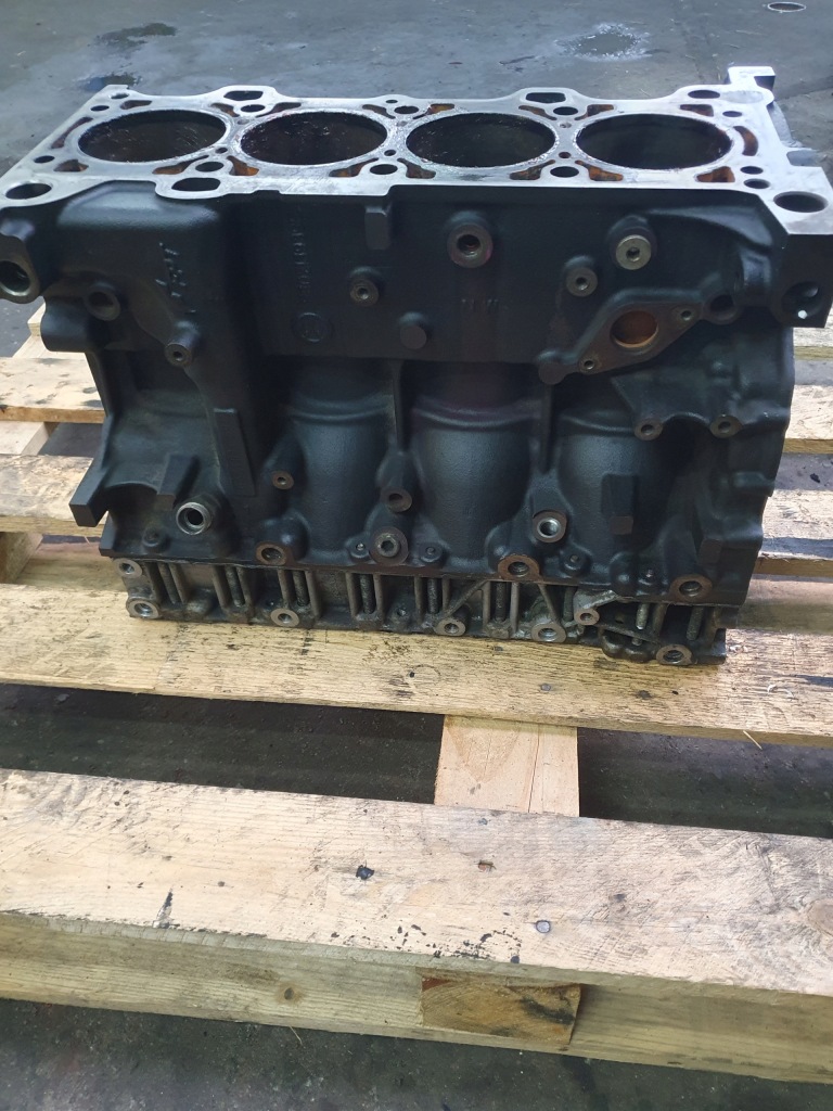 Блок dół двигателя голый iveco 2.3 jtd euro6 f1agl411c f1agl411 в Украине