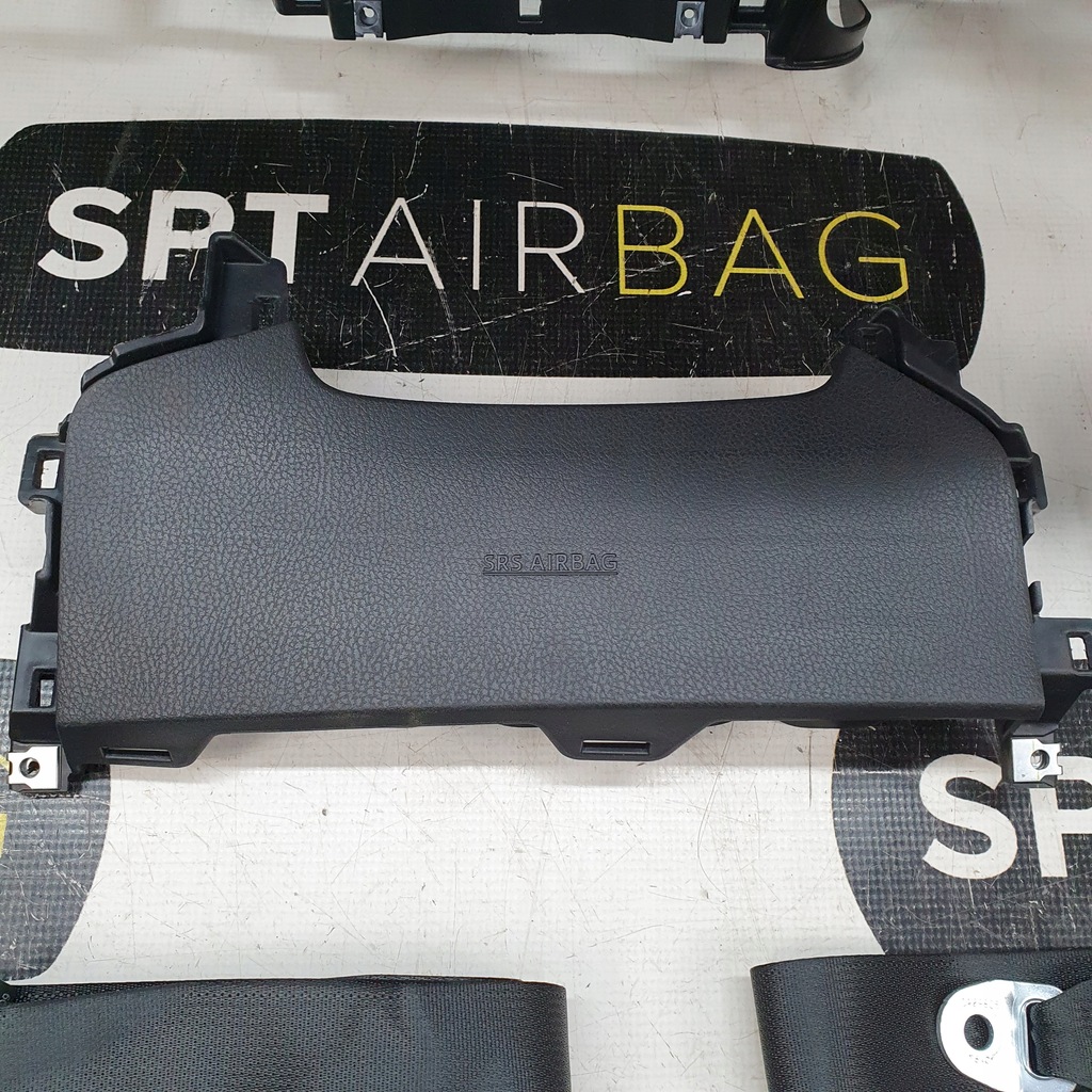 фото №7, Chr przed liftem приборная панель приборная панель консоль подушки безопасности ремни подушка безопасности